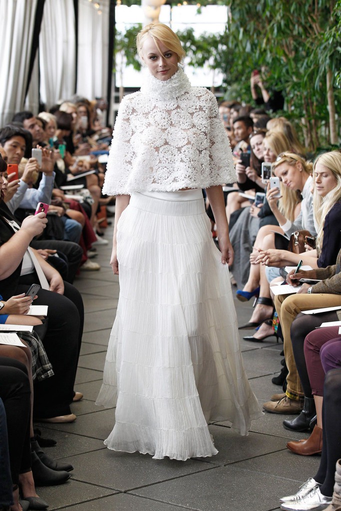 delphine-manivet-mariee-newyork-looks-ah2015-poncho-jupe-gregor-front