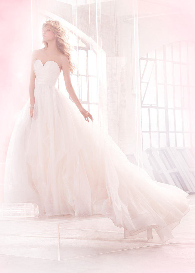 hayley-paige-bridal-pinstripe-organza-ball-sculpted-bodice-v-notch-gathered-natural-full-cascading-6507_zm