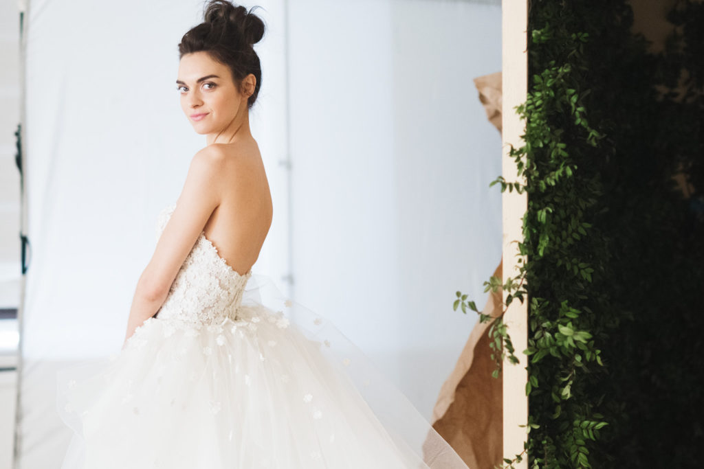 hr_carolina_herrera_bridal_2016_bts_b-07042@2x
