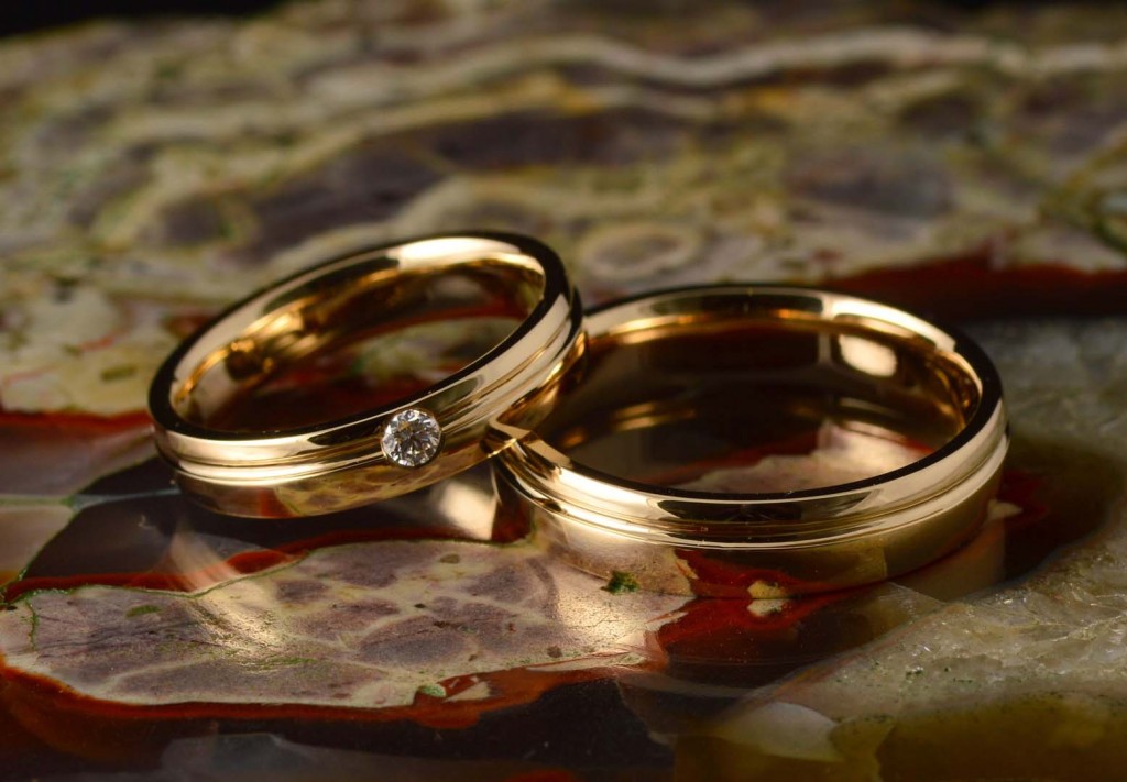 LAULĪBU GREDZENI – MĪLESTĪBAS SIMBOLS UZ MŪŽU