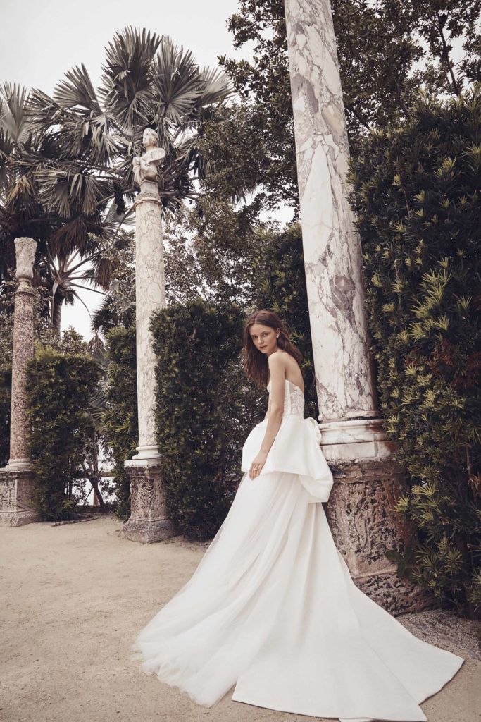 00004-Monique-Lhuillier-New-York-Bridal-Spring-2020-credit-Jennifer-Massaux