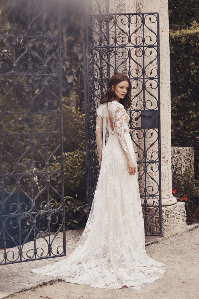 00005-Monique-Lhuillier-New-York-Bridal-Spring-2020-credit-Jennifer-Massaux