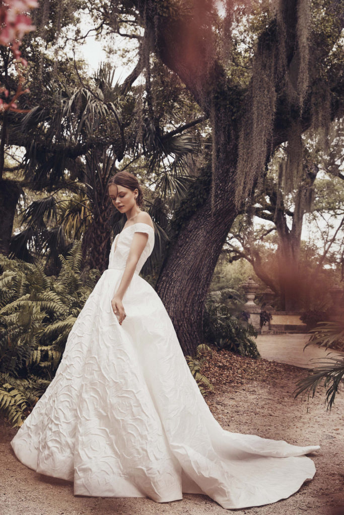 00007-Monique-Lhuillier-New-York-Bridal-Spring-2020-credit-Jennifer-Massaux
