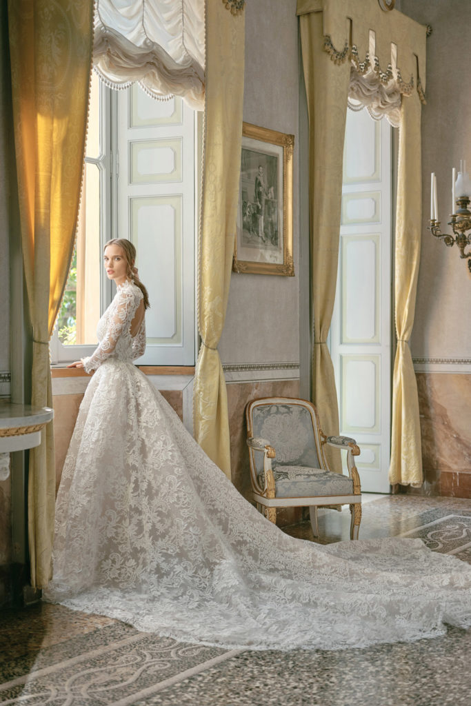 00010-Monique-Lhuillier- New-York-Bridal-Fall-2020-credit-KT-Merry
