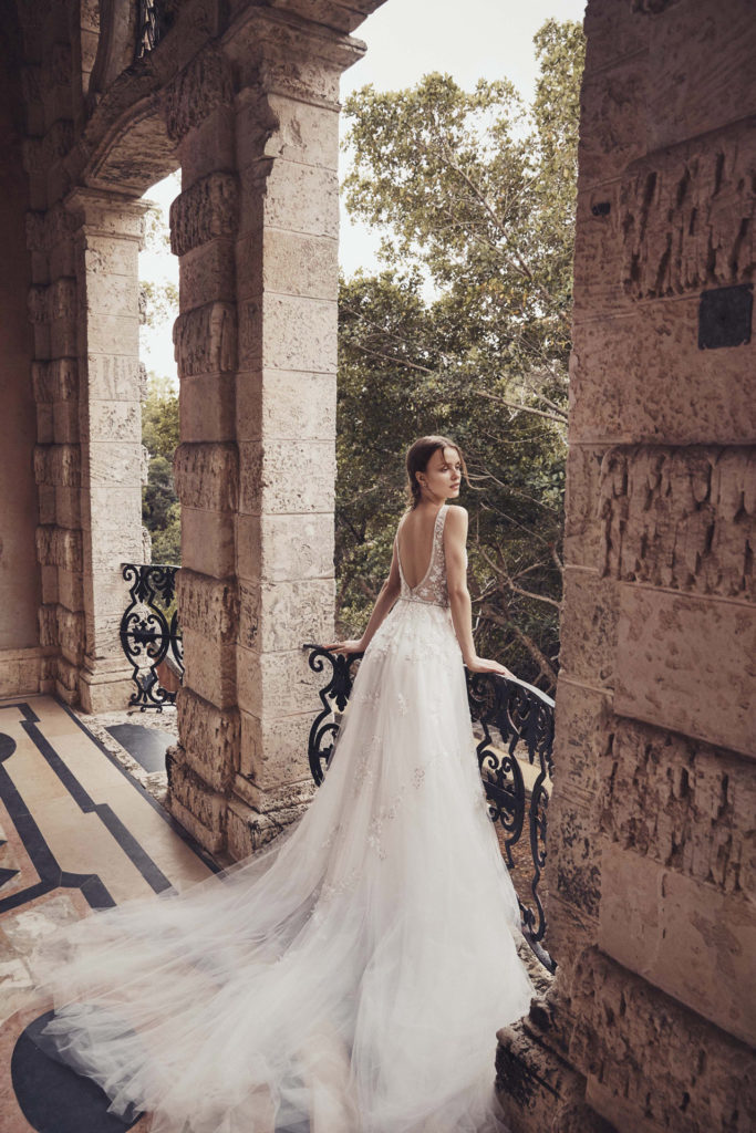 00012-Monique-Lhuillier-New-York-Bridal-Spring-2020-credit-Jennifer-Massaux