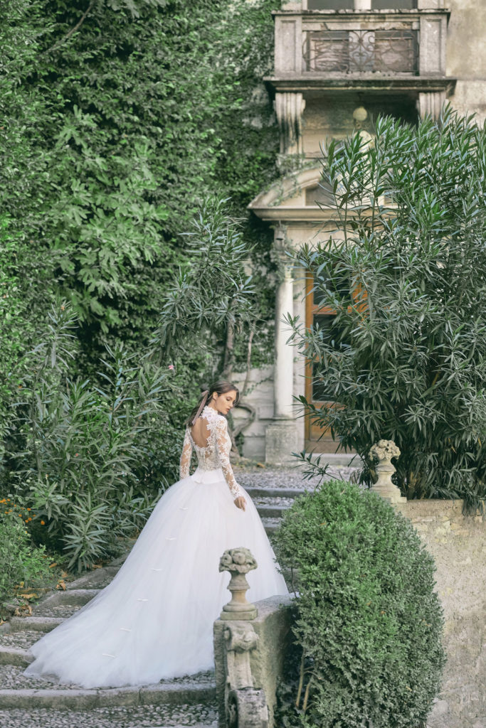 00015-Monique-Lhuillier- New-York-Bridal-Fall-2020-credit-KT-Merry