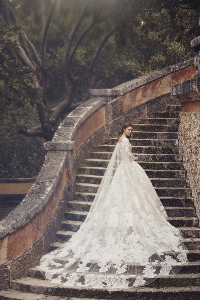 00015-Monique-Lhuillier-New-York-Bridal-Spring-2020-credit-Jennifer-Massaux