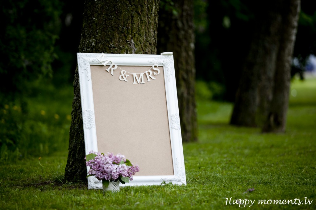 happy moments_ vintage frame