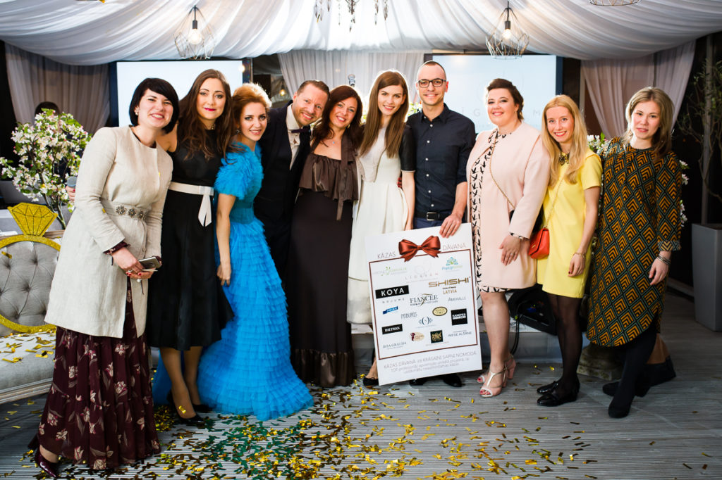 KĻUVIS ZINĀMS PĀRIS, KURŠ SAŅEMS DĀVANĀ KĀZAS!