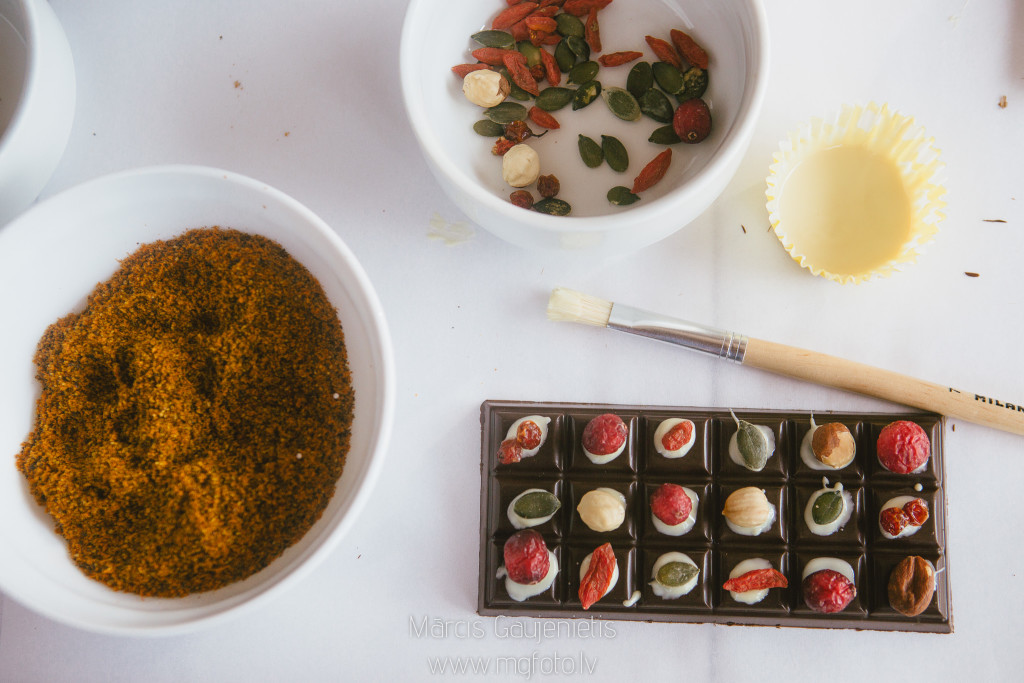 KĀZU RĪKOTĀJI SATIEKAS CAPS! ŠOKOLĀDES BROKASTĪS