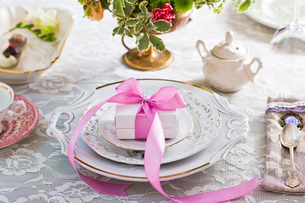 KO DĀVINĀT KĀZU VIESIEM?