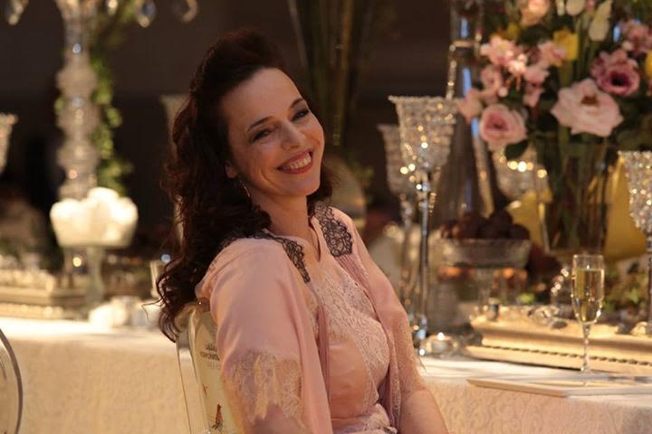 ENERĢISKĀ UN ATRAKTĪVĀ SVĒTKU SVINĒTĀJA UN RADĪTĀJA GUNDEGA SKUDRIŅA