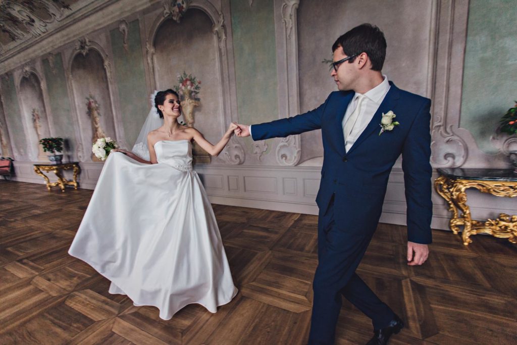 ESAT GATAVI SAVAI PIRMAJAI KĀZU DEJAI ?