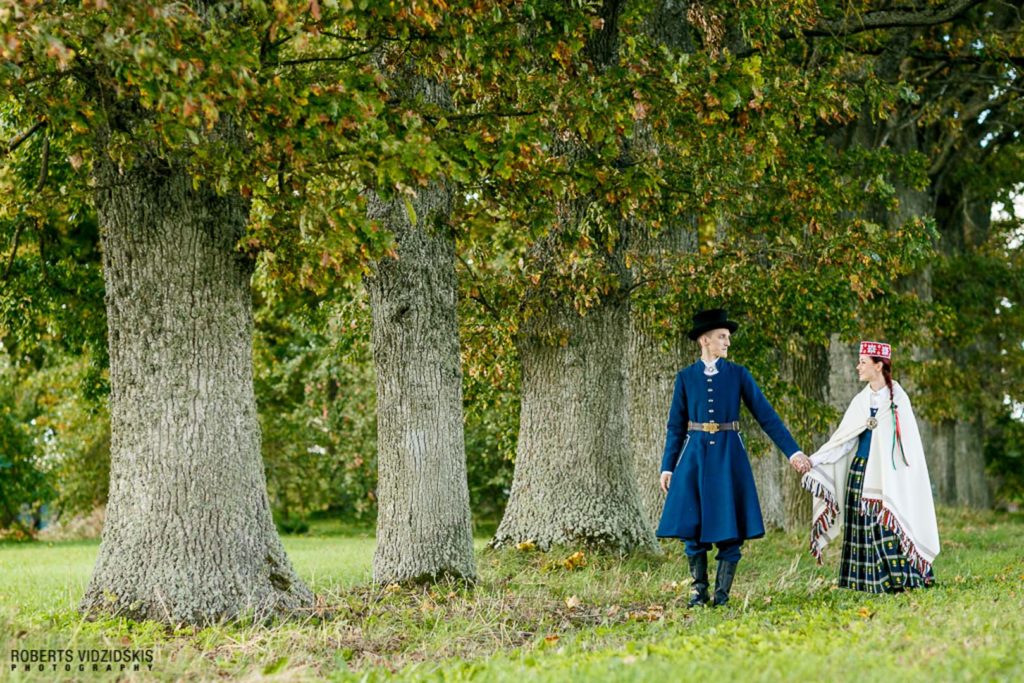 KĀ SVINĒT KĀZAS/VEDĪBAS PĒC SENLATVIEŠU TRADĪCIJĀM?