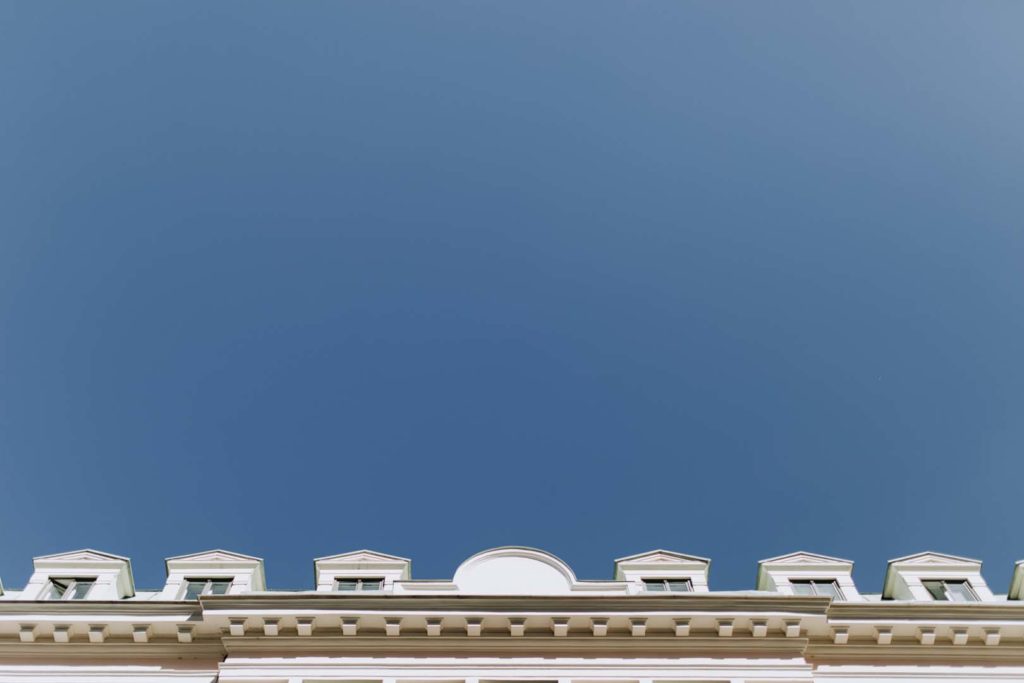 001_Kāzu_fotogrāfs_Ainars_Mazjanis_2016_kazas Riga Grand Palce Hotel svinibas 36. linija Jurmala pie juras fotosesija meza