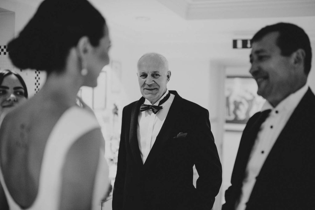 020_Kāzu_fotogrāfs_Ainars_Mazjanis_2016_kazas Riga Grand Palce Hotel svinibas 36. linija Jurmala pie juras fotosesija meza