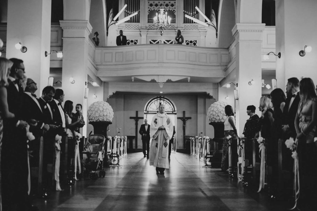 026_Kāzu_fotogrāfs_Ainars_Mazjanis_2016_kazas Riga Grand Palce Hotel svinibas 36. linija Jurmala pie juras fotosesija meza
