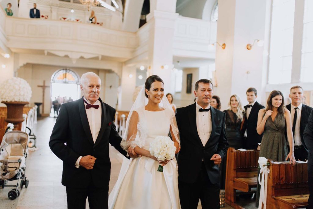 027_Kāzu_fotogrāfs_Ainars_Mazjanis_2016_kazas Riga Grand Palce Hotel svinibas 36. linija Jurmala pie juras fotosesija meza