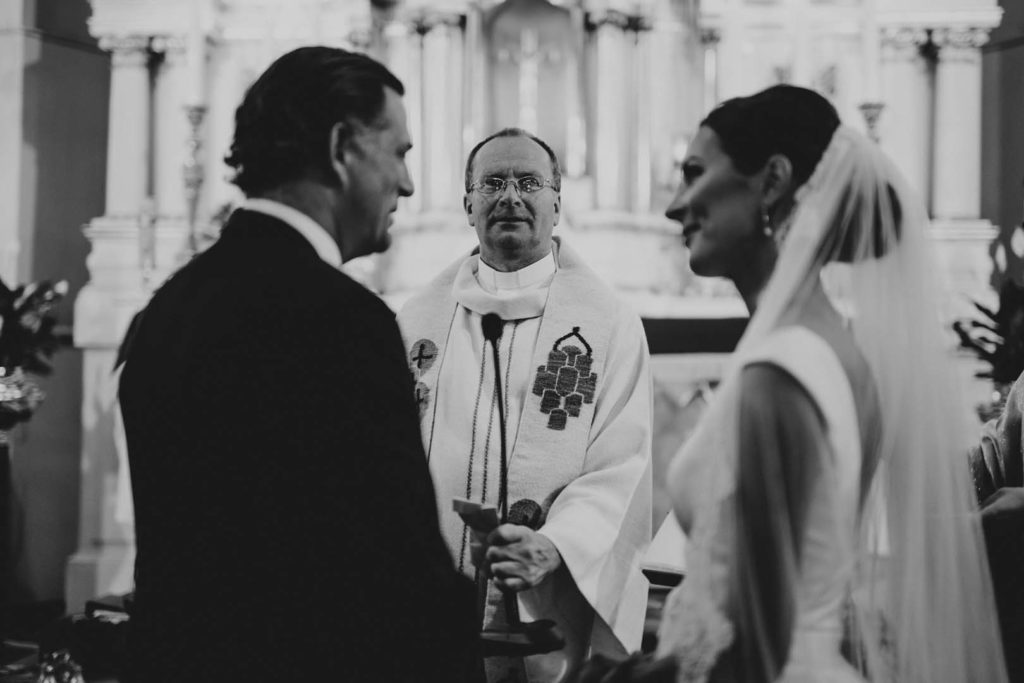 032_Kāzu_fotogrāfs_Ainars_Mazjanis_2016_kazas Riga Grand Palce Hotel svinibas 36. linija Jurmala pie juras fotosesija meza