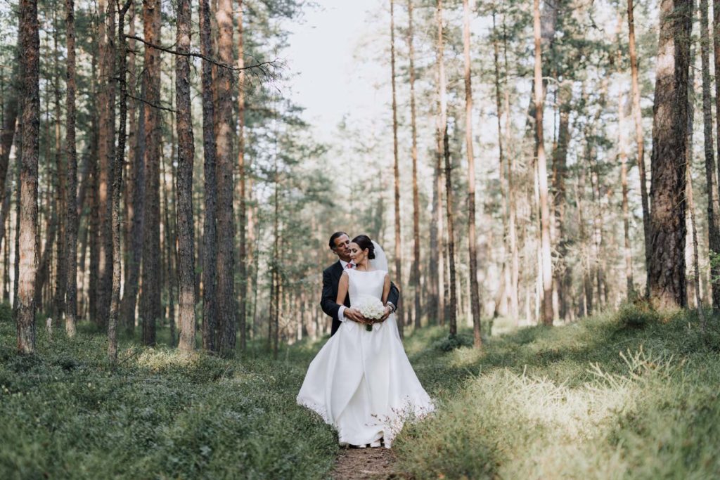 051_Kāzu_fotogrāfs_Ainars_Mazjanis_2016_kazas Riga Grand Palce Hotel svinibas 36. linija Jurmala pie juras fotosesija meza