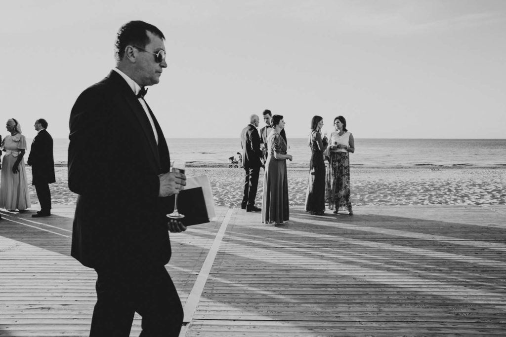 067_Kāzu_fotogrāfs_Ainars_Mazjanis_2016_kazas Riga Grand Palce Hotel svinibas 36. linija Jurmala pie juras fotosesija meza
