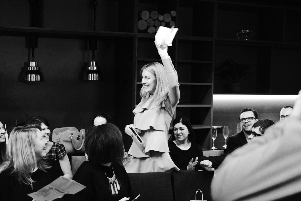 161110-Holdme-lv-3000px-125