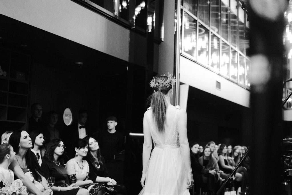 161110-Holdme-lv-3000px-80