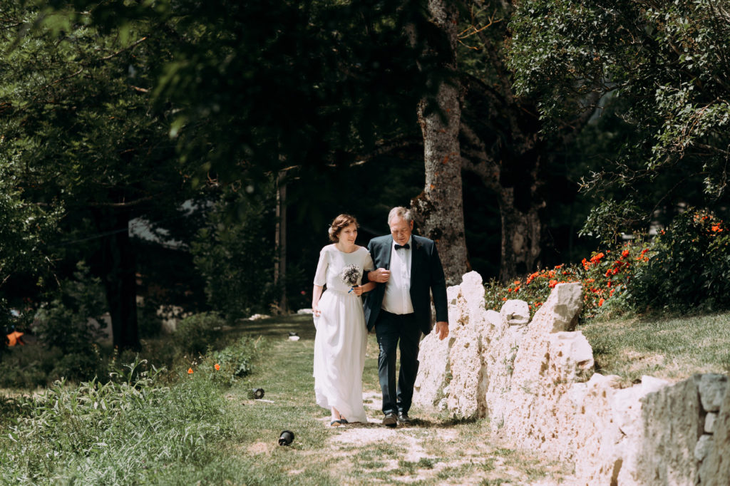 Kāzas vasarā ārzemēs Francijā fotosesija kalnos gatislocmelis 0058
