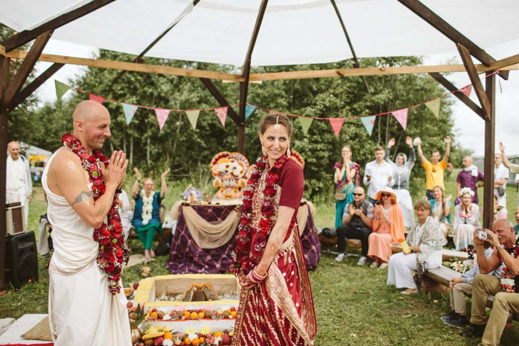 ĀRPUS IERASTĀ JEB KĀZAS PĒC VĒDISKAJĀM TRADĪCIJĀM