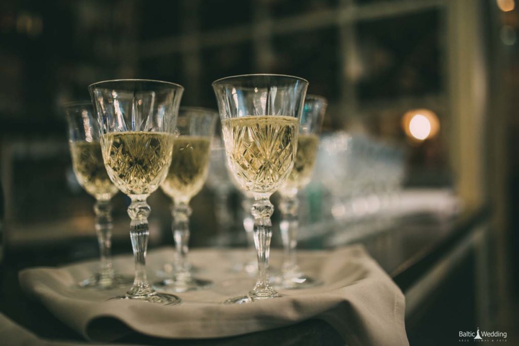 IZSMALCINĀTAS LĪGAVU BROKASTIS