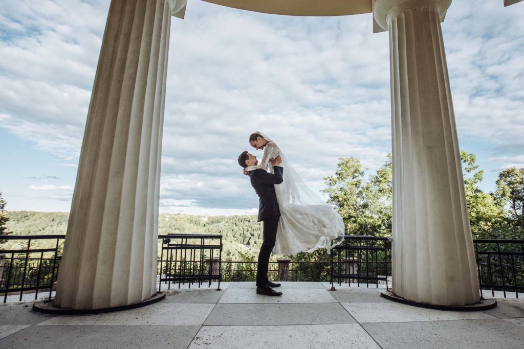 JEĻENAS UN EINĀRA ELEGANTAIS MĪLESTĪBAS STĀSTS