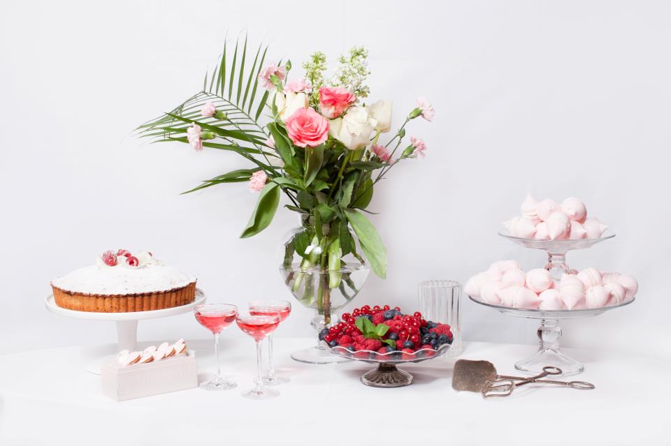 CIK DAUDZ ĒDIENA UN DZĒRIENU KĀZĀS NEPIECIEŠAMS?