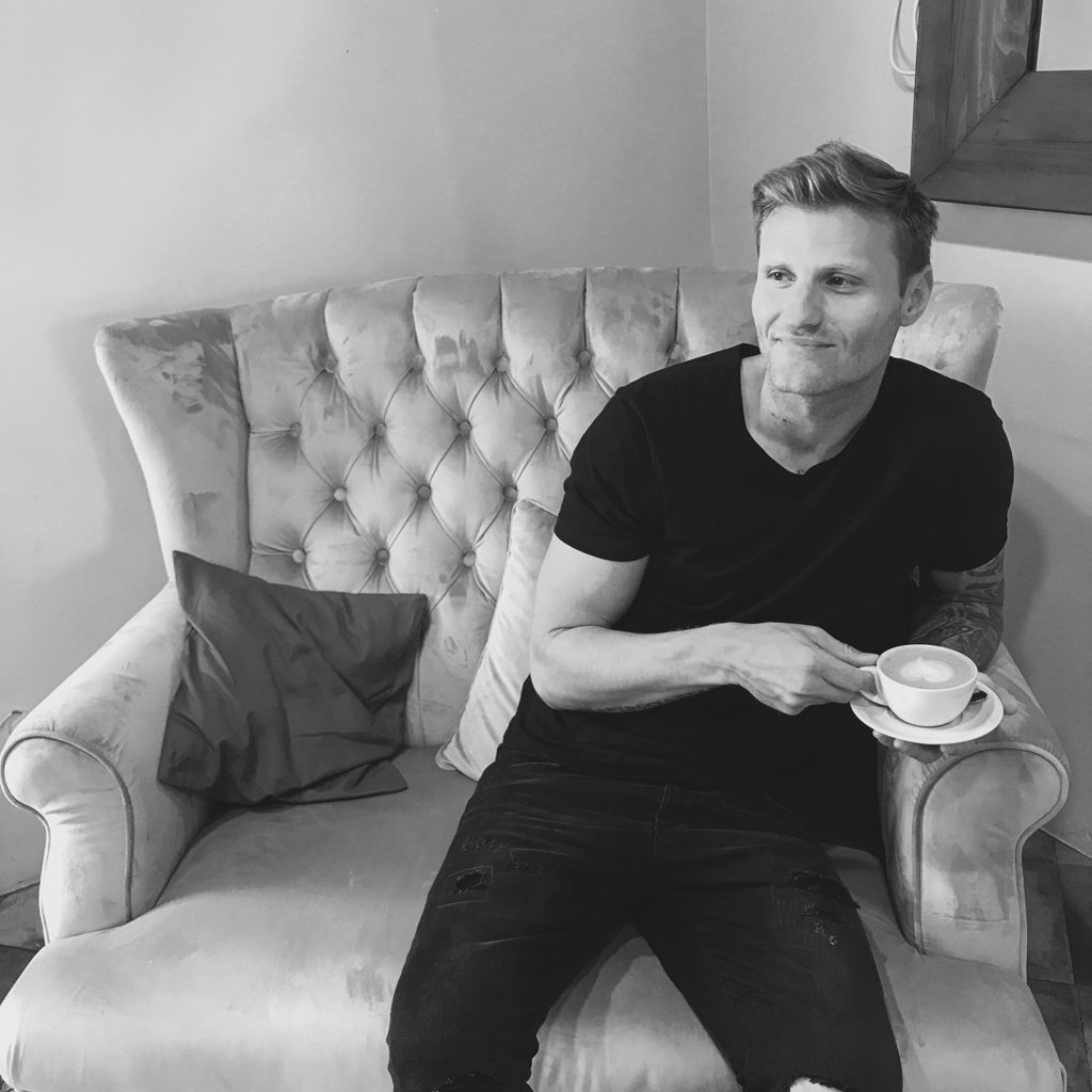 RENĀRS ZELTIŅŠ – KĀZU VADĪTĀJS NO SVEŠĀ PAR SAVĒJO