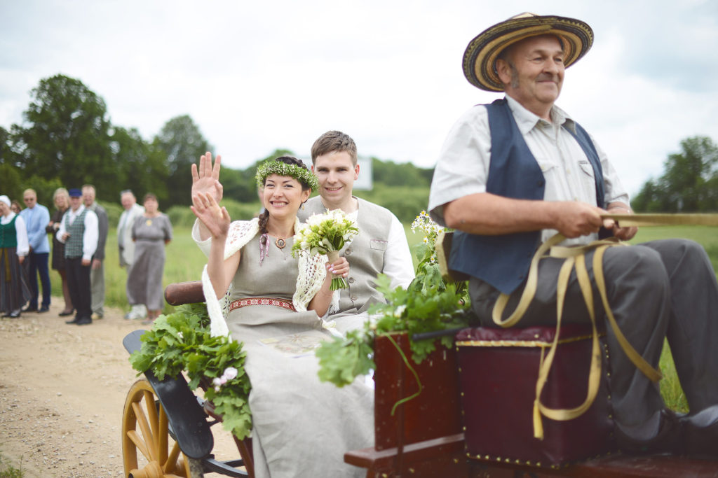 LATVISKĀS KĀZĀS BŪTISKS IR PROCESS UN TĀ VIENGABALAINĪBA