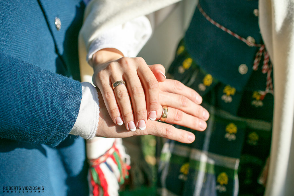 LAULĪBU GREDZENI – SPĒKA GREDZENI AR SENLATVIEŠU ZĪMĒM