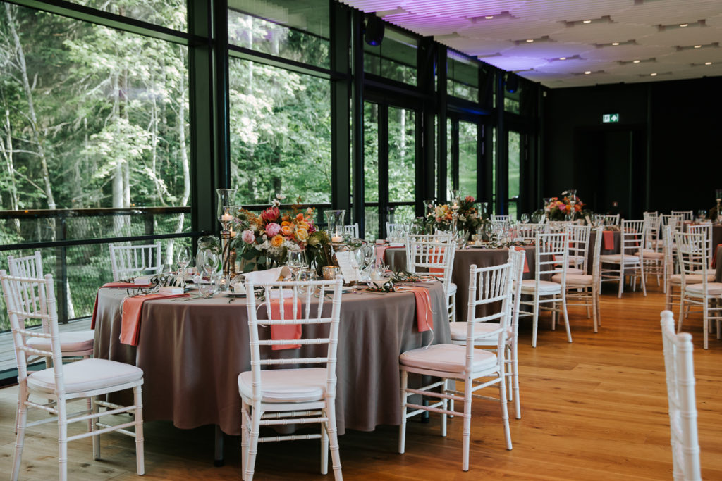 077