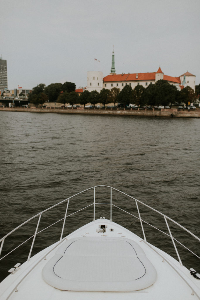 066_Kāzu_fotogrāfs_Ainars_Mazjanis_2018_fotosesija uz jahtas Ligavam