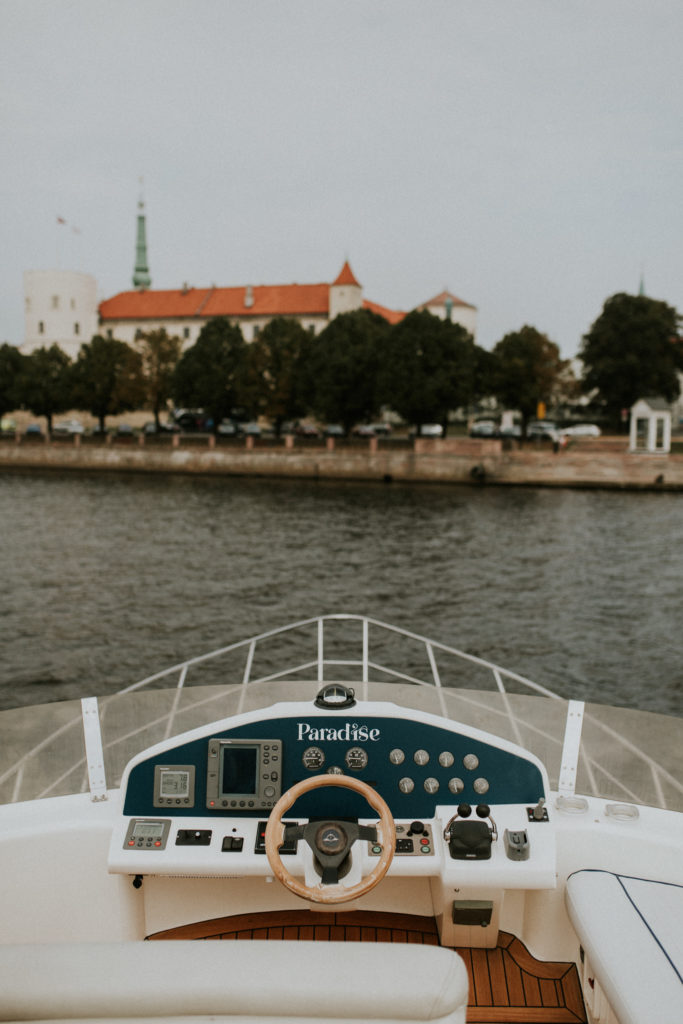 068_Kāzu_fotogrāfs_Ainars_Mazjanis_2018_fotosesija uz jahtas Ligavam