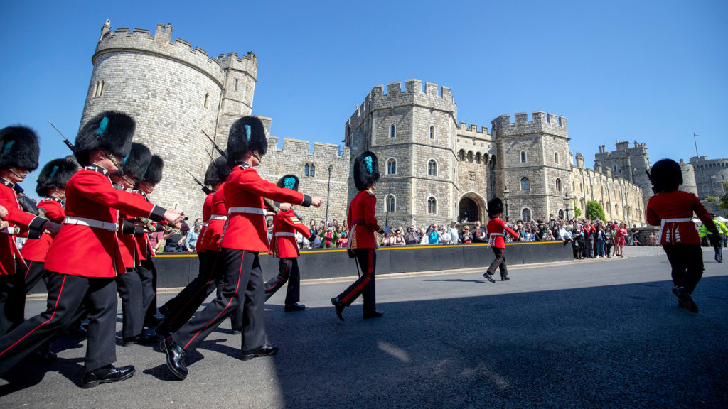 royal-wedding-fever-strikes-windsor-as-excitement-builds-for-harry-and-meghan-136427191254802601-180515153041