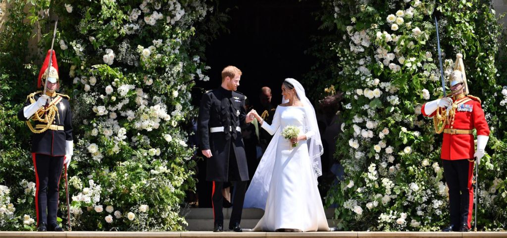 rs_1920x900-180519071824-1920x900-guards-meghan-markle-prince-harry-kiss4