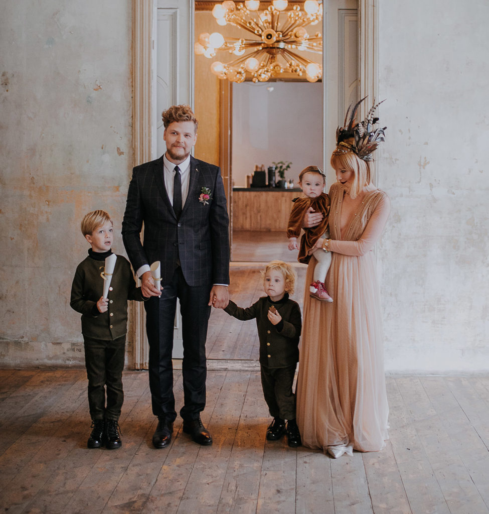 KĀZU CEREMONIJA KOPĀ AR BĒRNIEM