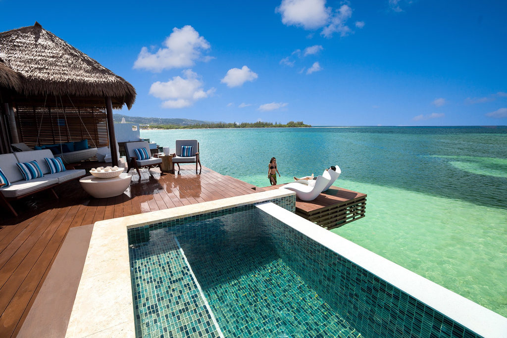 [HQ]_Sandals Royal Caribbean Over-the-Water Suite