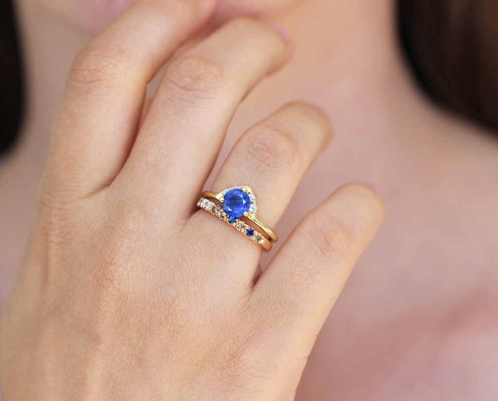 one-carat-sapphire-engagement-ring-3