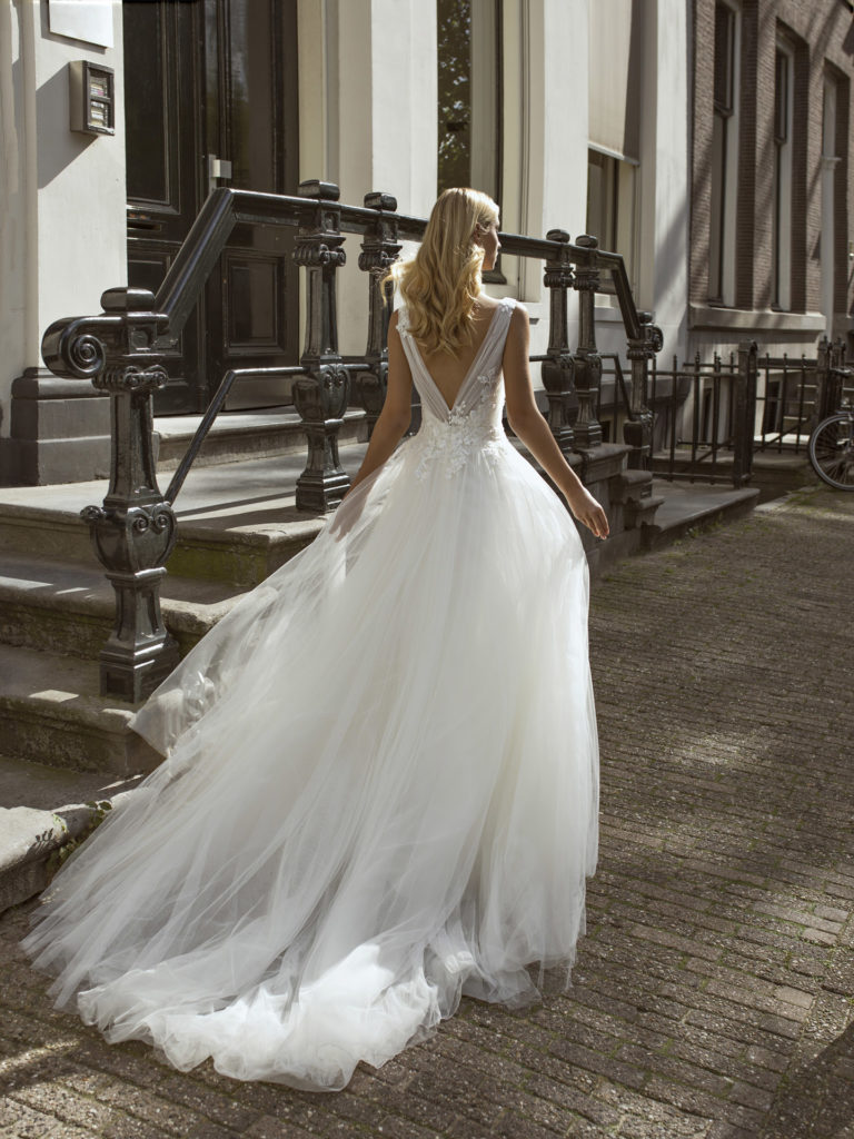 Modeca_2020_Frilly_back