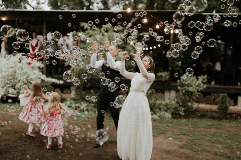 Mārtiņa Burbuļi – LIELI ziepju burbuļi tavās kāzās!