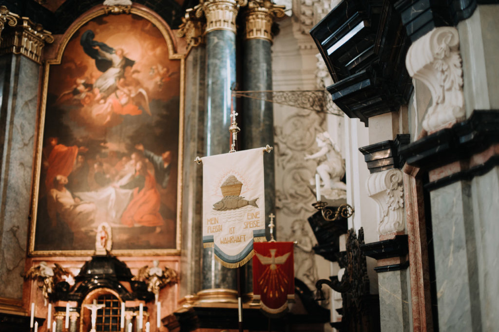 Kāzas jūnijā ārzemēs Vācijā romantiska fotosesija gatislocmelis 0044