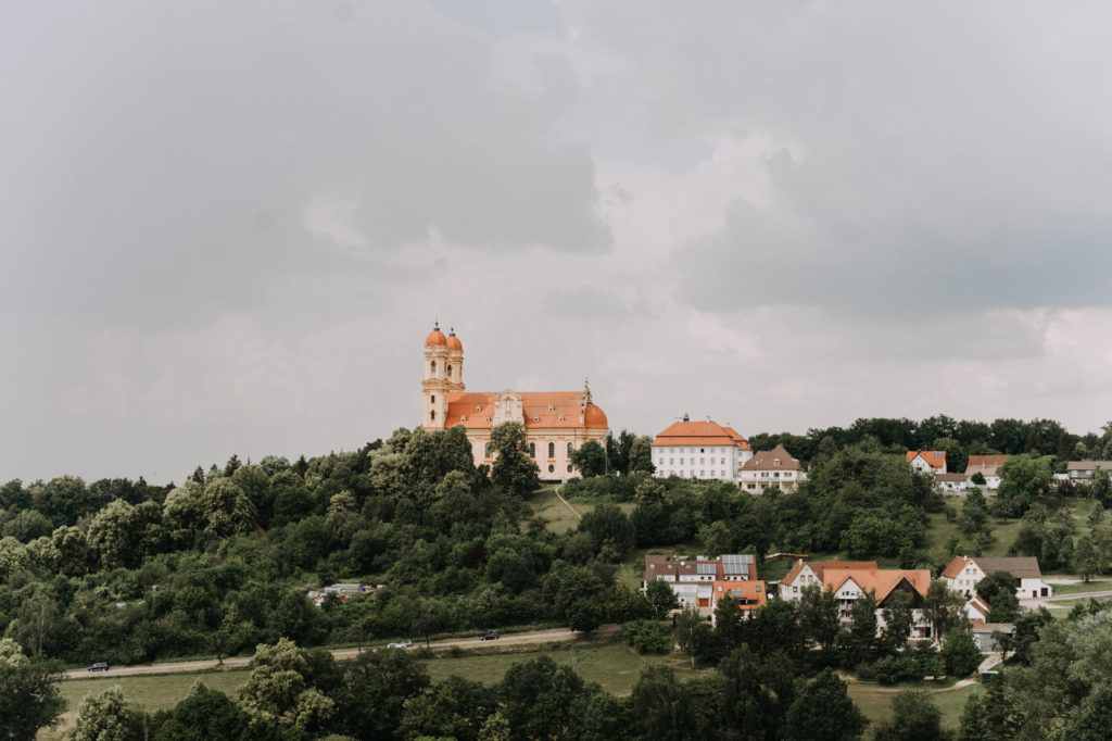 Kāzas jūnijā ārzemēs Vācijā romantiska fotosesija gatislocmelis 0049