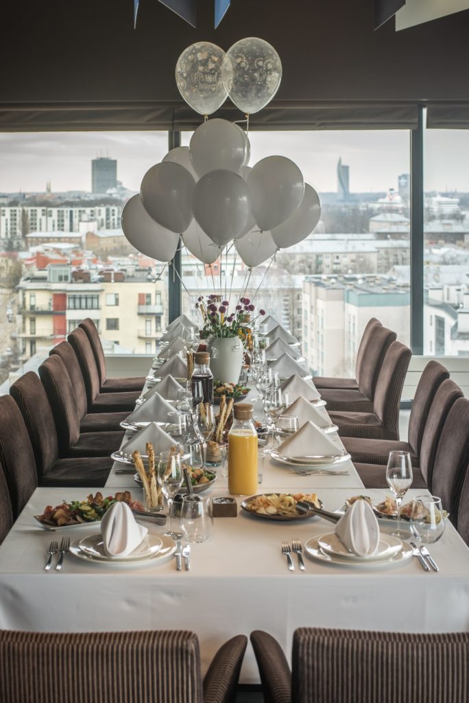 Restorāns - 56°N 24°E