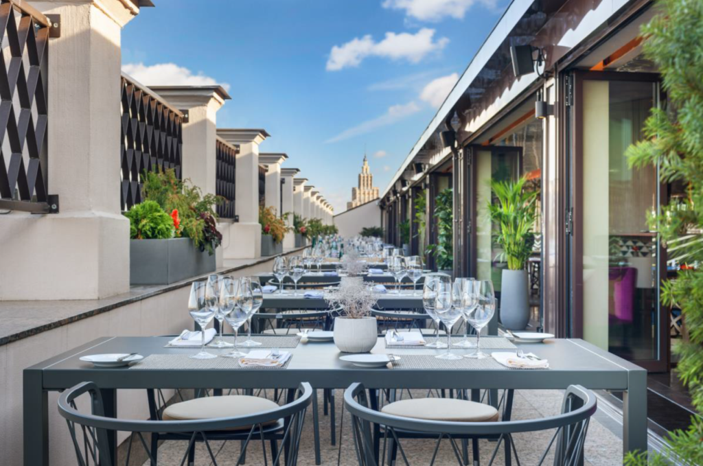 Restorānā STAGE 22 tiek atklāta jauna vasaras sezonas terase