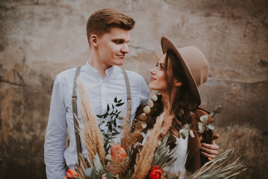 MAINOT UZVĀRDU PĒC KĀZĀM